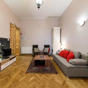 5 Bedroom Family Apartment